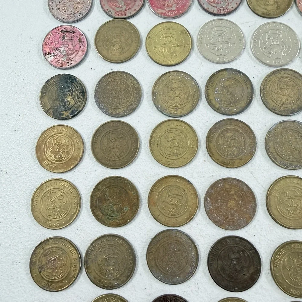 159 VINTAGE CHUCK E CHEESE TOKENS LOT 1980S-1990S‎ ARCADE TOKEN COLLECTION